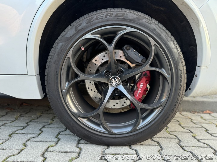 Alfa Romeo Stelvio Quadrifoglio 2019