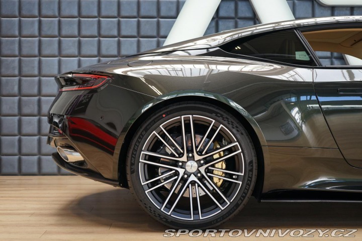 Aston Martin DB12 500kW V8 B&W Ceramic 2024