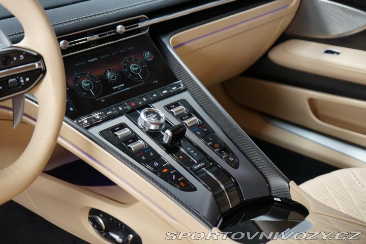 Aston Martin DB12 500kW V8 B&W Ceramic 2024