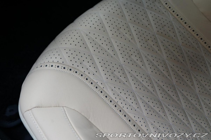 Aston Martin DB12 500kW V8 B&W Ceramic 2024