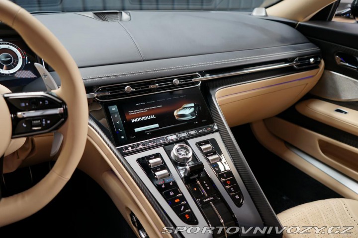 Aston Martin DB12 500kW V8 B&W Ceramic 2024