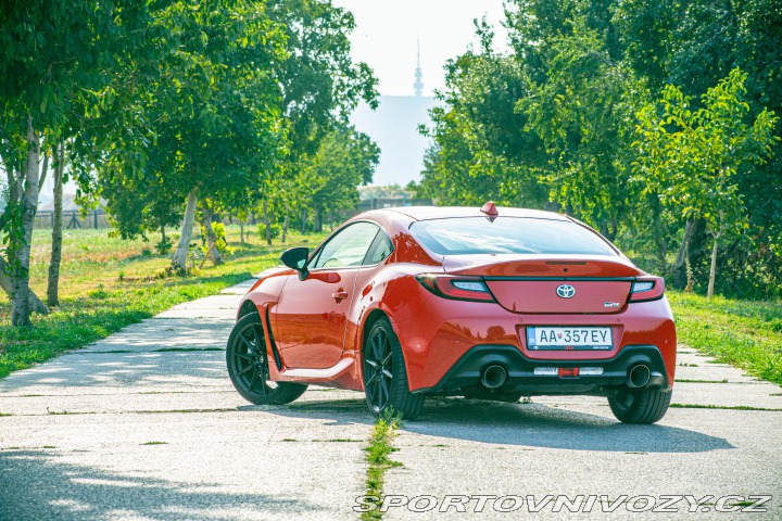 Toyota GR86 sedan 2023