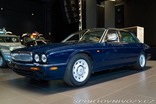   Daimler V8 LWB