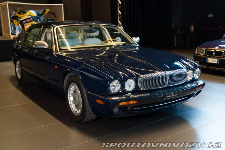 Ostatní značky Ostatní modely Daimler V8 LWB 1997