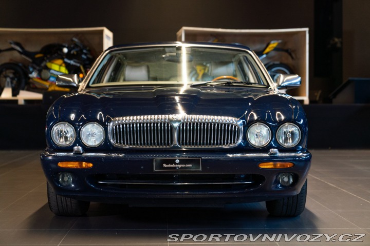 Ostatní značky Ostatní modely Daimler V8 LWB 1997