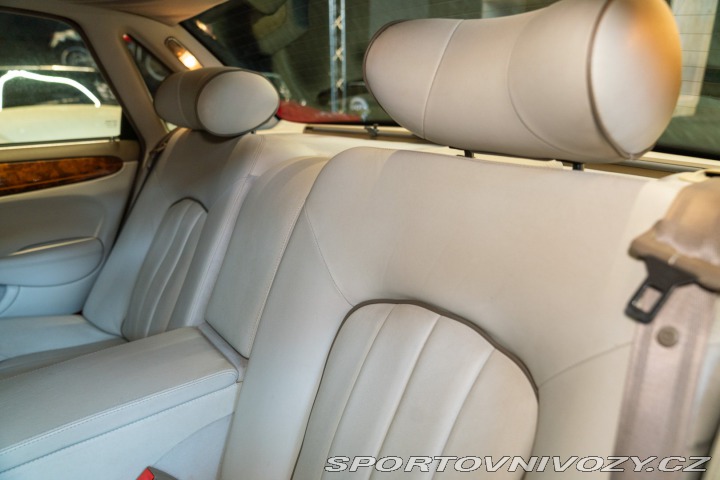Ostatní značky Ostatní modely Daimler V8 LWB 1997