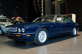 Ostatní značky Ostatní modely Daimler V8 LWB 1997
