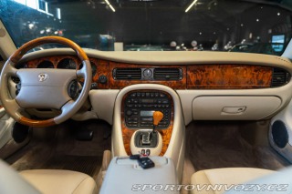 Ostatní značky Ostatní modely Daimler V8 LWB 1997