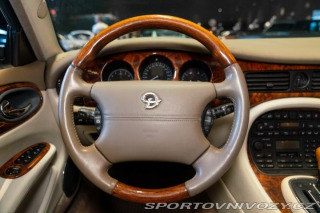 Ostatní značky Ostatní modely Daimler V8 LWB 1997
