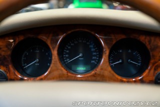 Ostatní značky Ostatní modely Daimler V8 LWB 1997