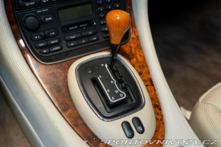 Ostatní značky Ostatní modely Daimler V8 LWB 1997
