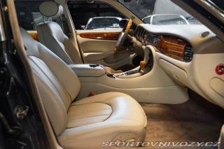 Ostatní značky Ostatní modely Daimler V8 LWB 1997
