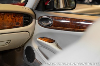 Ostatní značky Ostatní modely Daimler V8 LWB 1997