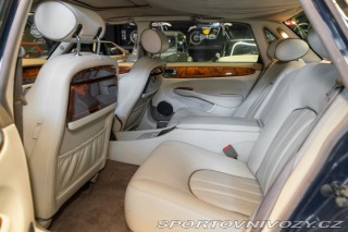Ostatní značky Ostatní modely Daimler V8 LWB 1997