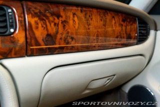 Ostatní značky Ostatní modely Daimler V8 LWB 1997