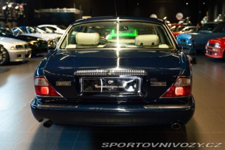 Ostatní značky Ostatní modely Daimler V8 LWB 1997