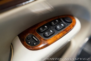 Ostatní značky Ostatní modely Daimler V8 LWB 1997