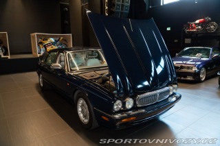 Ostatní značky Ostatní modely Daimler V8 LWB 1997