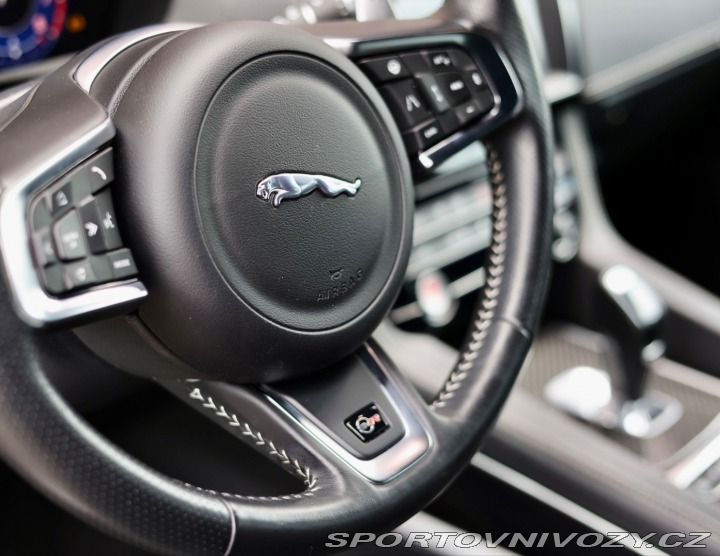 Jaguar F-Pace SVR AWD *HUD*Meridian*AC 2018