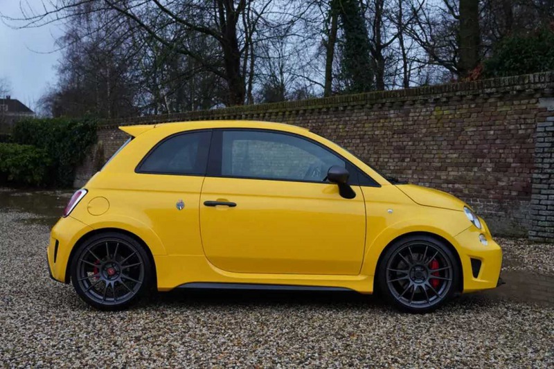 Abarth 695 Biposto Record   PRODANO