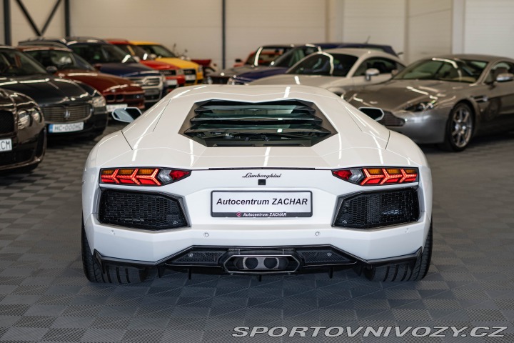 Lamborghini Aventador LP700-4 2011