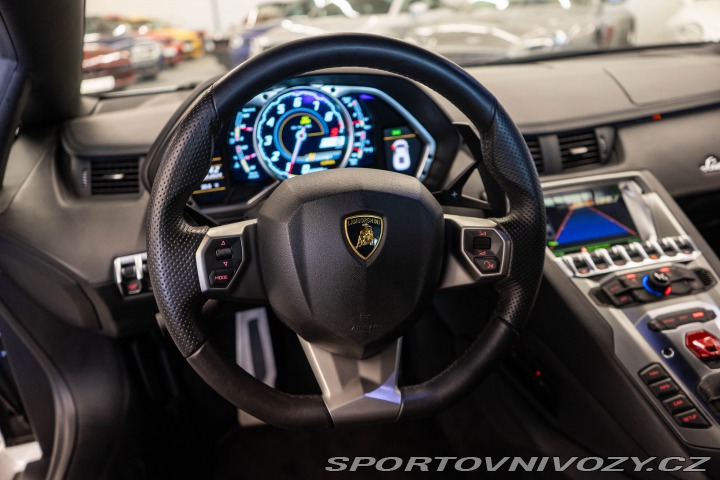 Lamborghini Aventador LP700-4 2011