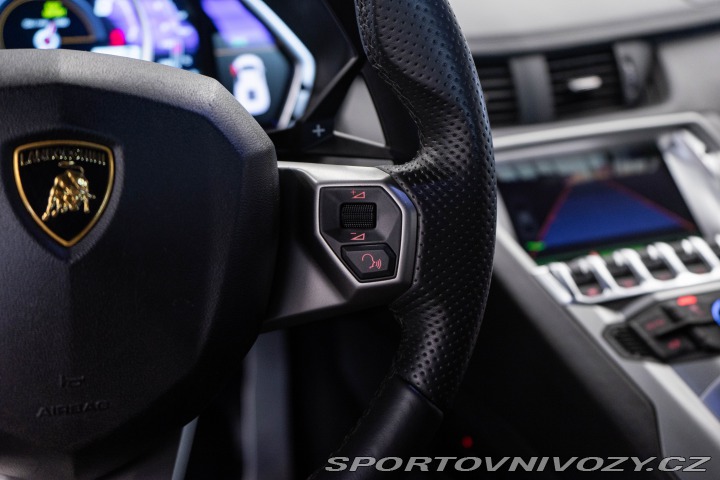 Lamborghini Aventador LP700-4 2011