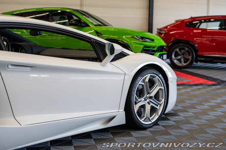 Lamborghini Aventador LP700-4 2011