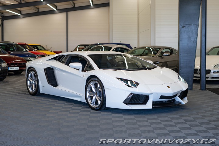Lamborghini Aventador LP700-4 2011