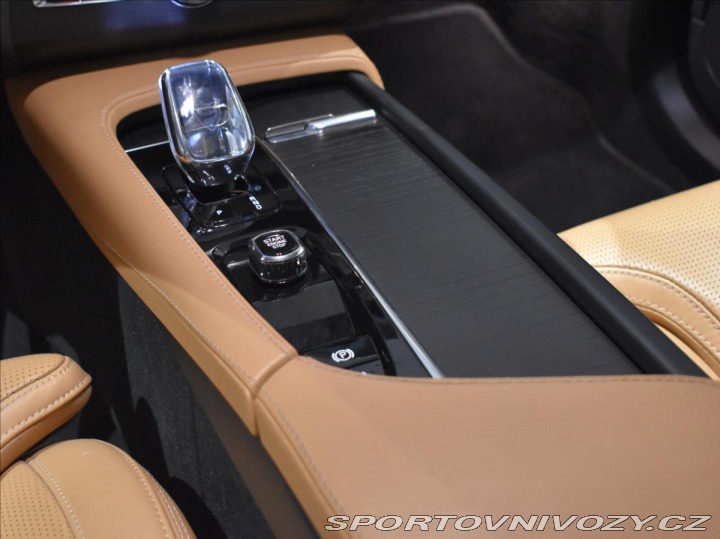Volvo Ostatní modely XC90 2,0 B6 AWD Plus Dark Vzdu 2023