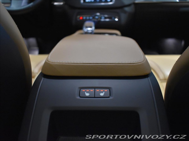 Volvo Ostatní modely XC90 2,0 B6 AWD Plus Dark Vzdu 2023