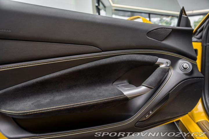 Ferrari F8 Spider/Gaillo Triplo Stra 1800