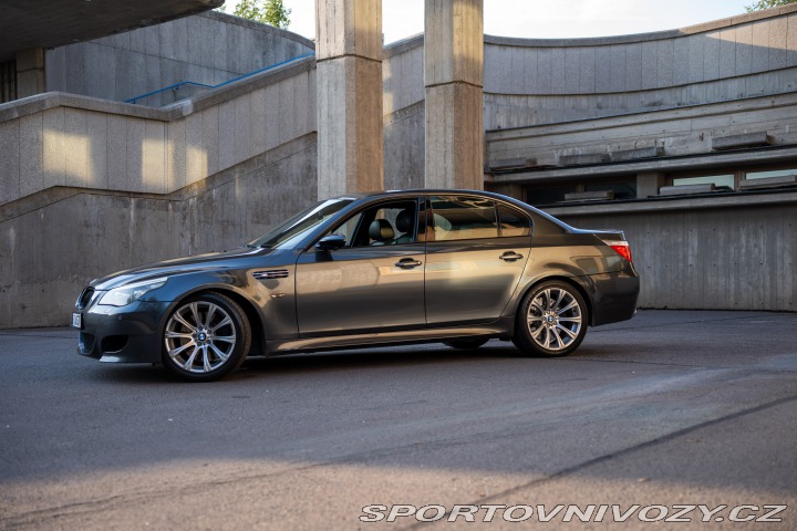 BMW M5  2006