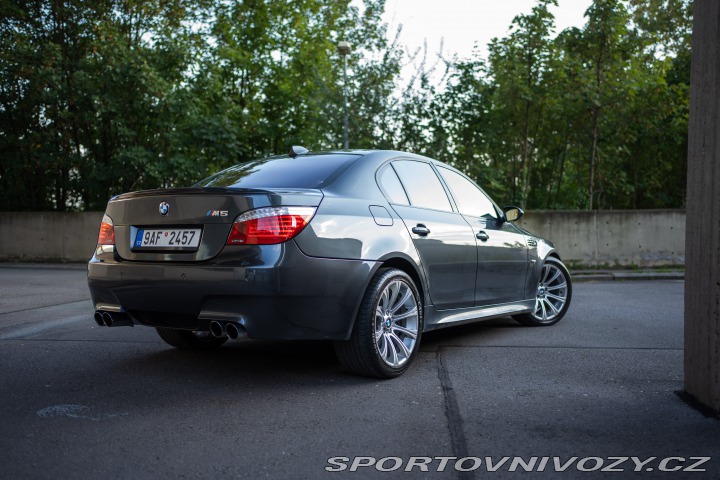 BMW M5  2006