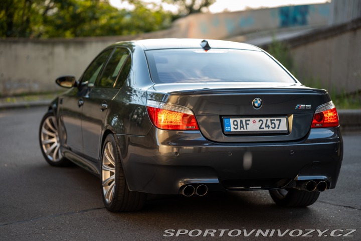 BMW M5  2006