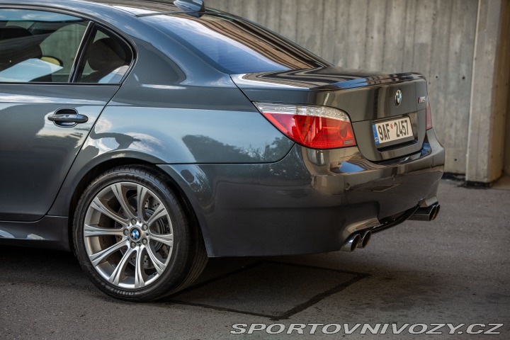 BMW M5  2006