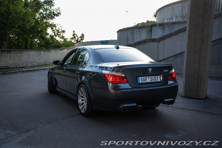 BMW M5  2006