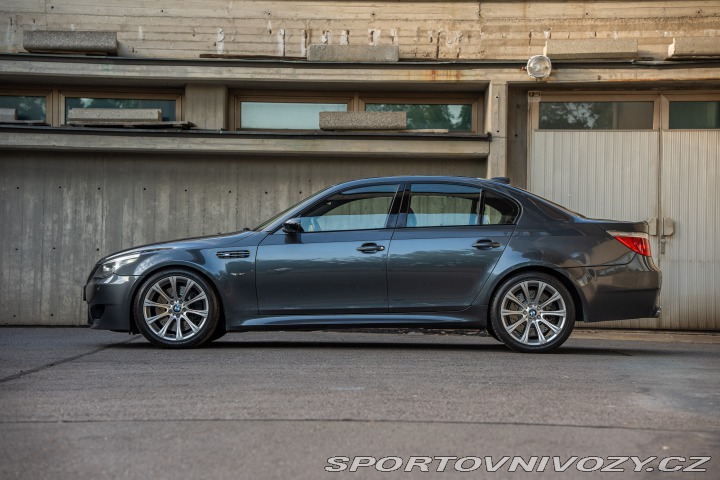BMW M5  2006