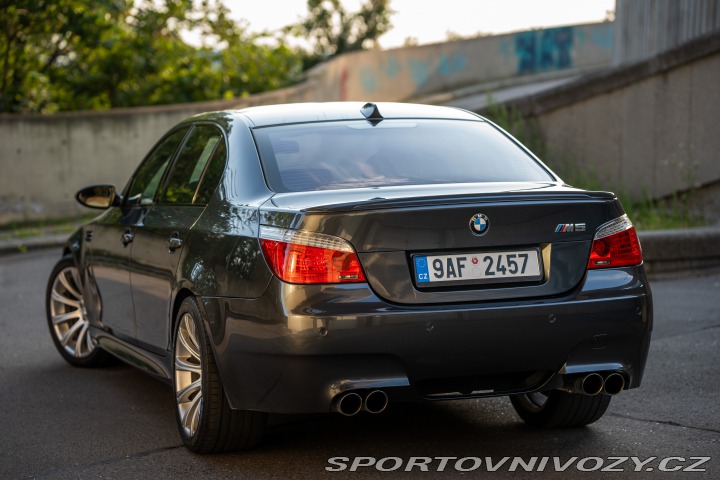 BMW M5  2006