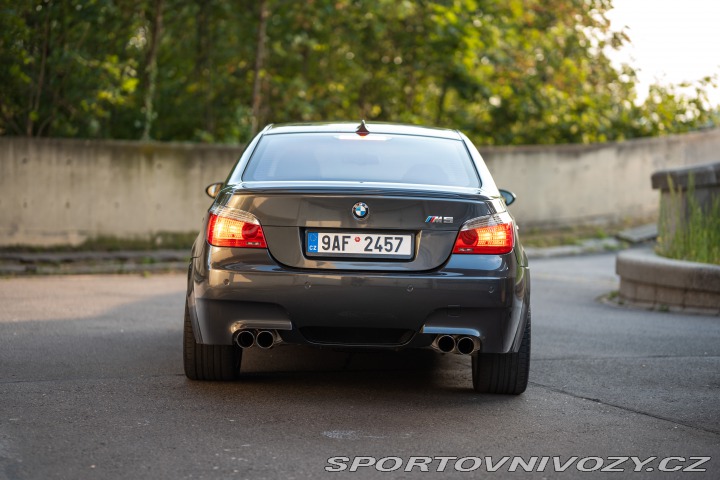 BMW M5  2006