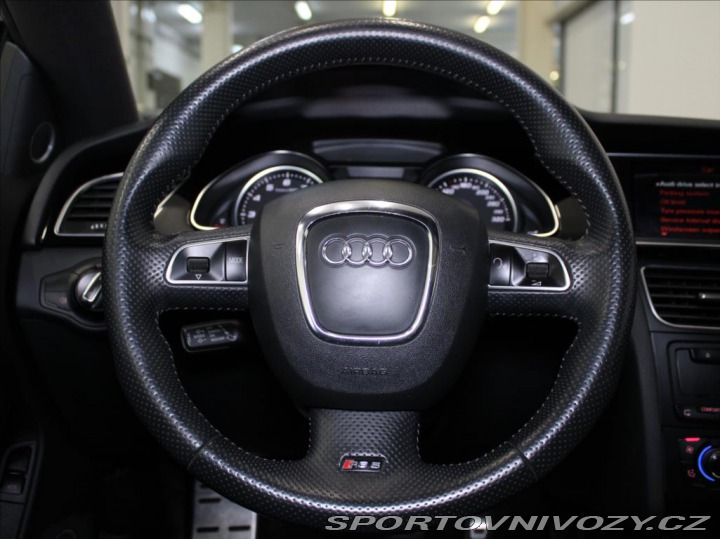 Audi RS5 4,2 V8 331kW B&O 1.ma 2011