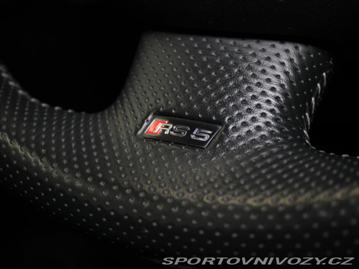 Audi RS5 4,2 V8 331kW B&O 1.ma 2011
