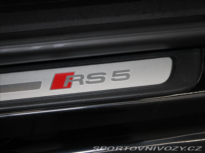 Audi RS5 4,2 V8 331kW B&O 1.ma 2011
