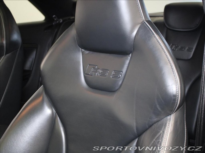 Audi RS5 4,2 V8 331kW B&O 1.ma 2011
