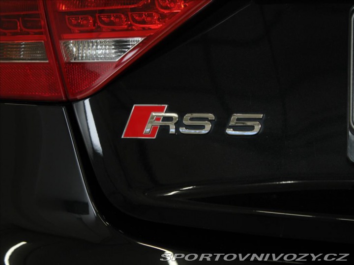 Audi RS5 4,2 V8 331kW B&O 1.ma 2011