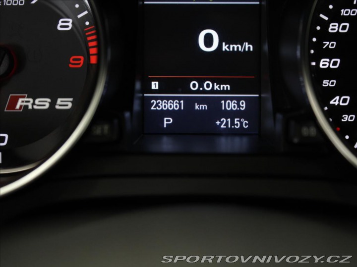 Audi RS5 4,2 V8 331kW B&O 1.ma 2011