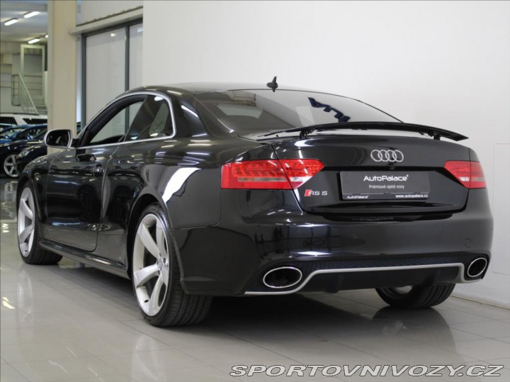 Audi RS5 4,2 V8 331kW B&O 1.ma 2011