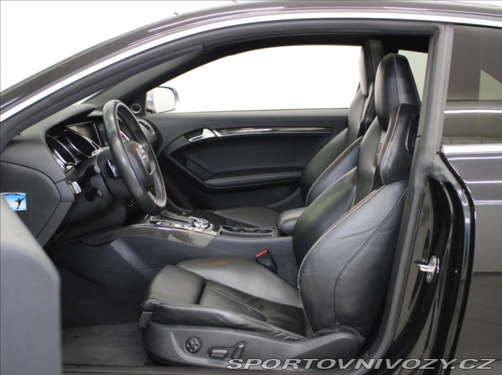 Audi RS5 4,2 V8 331kW B&O 1.ma 2011