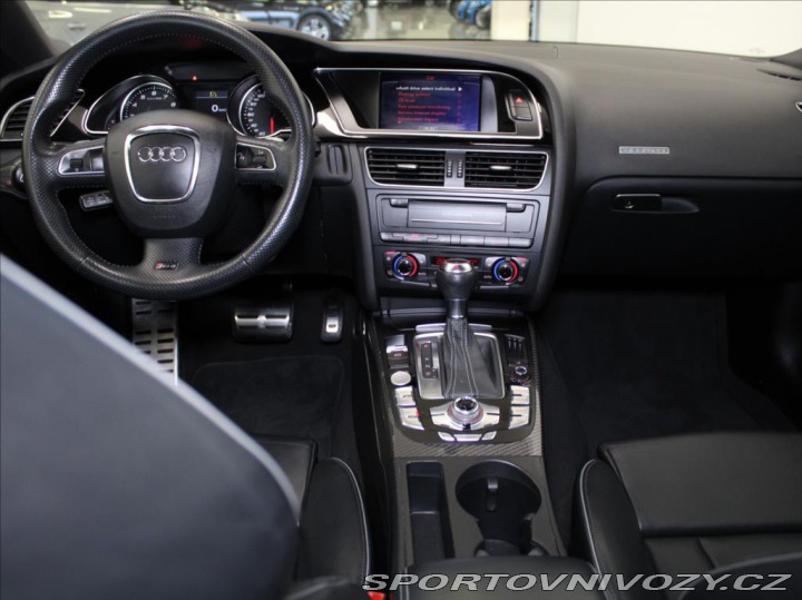 Audi RS5 4,2 V8 331kW B&O 1.ma 2011