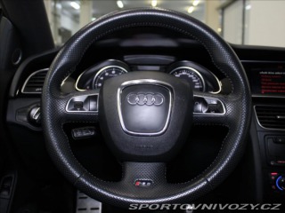 Audi RS5 4,2 V8 331kW B&O 1.ma 2011
